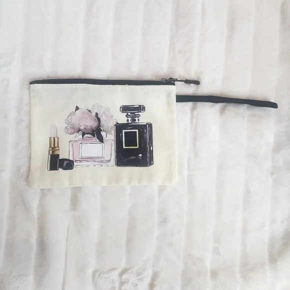 NWOT Unbranded Cosmetic Pouch - Picture 2 of 3